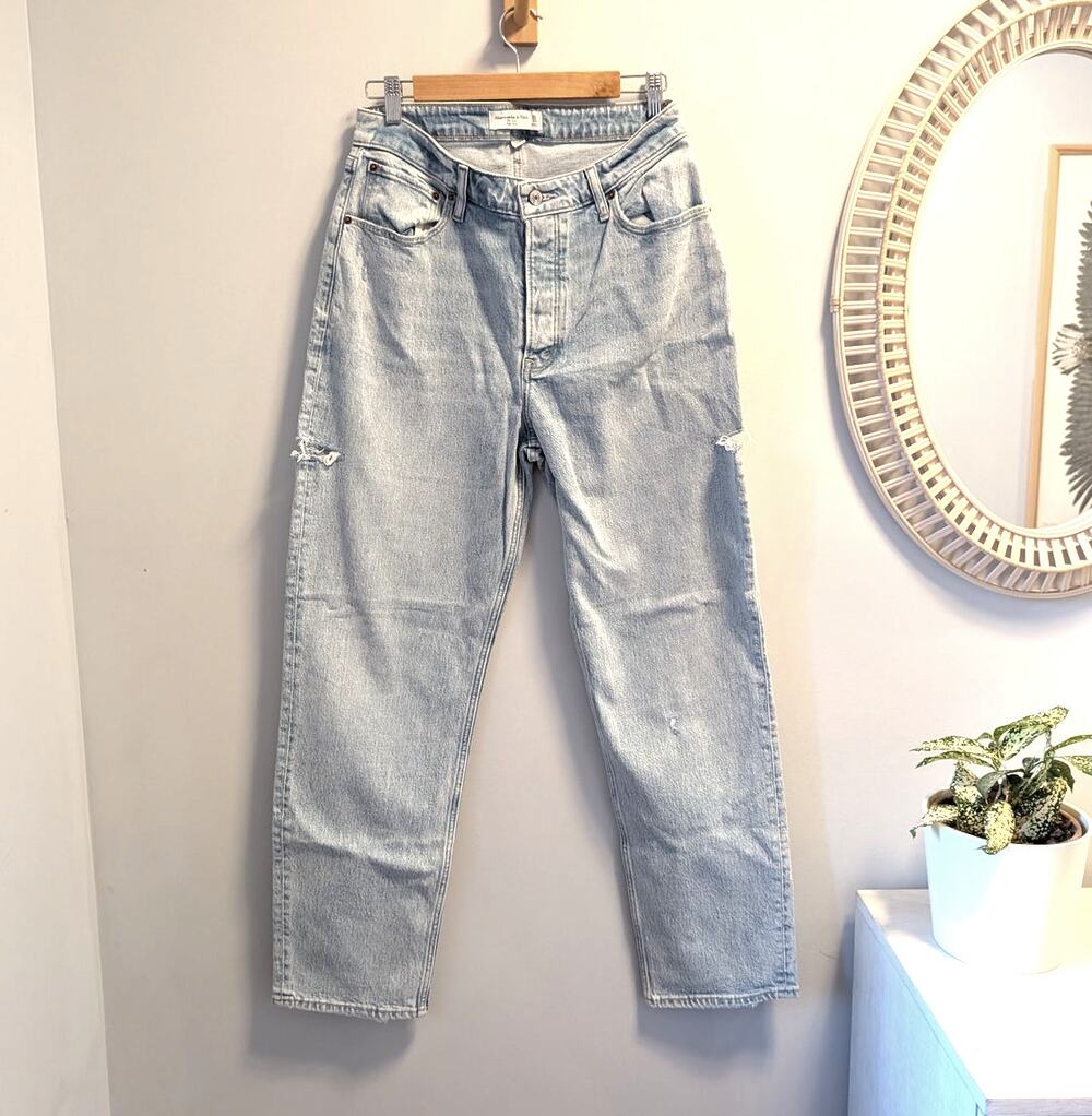 ABERCROMBIE & FITCH The Dad High Rise Curve Love Jeans 30R Light Wash NWOT